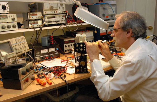 英國(guó)留學(xué)指南 頂尖電子與網(wǎng)絡(luò)工程專業(yè)院校深度解析